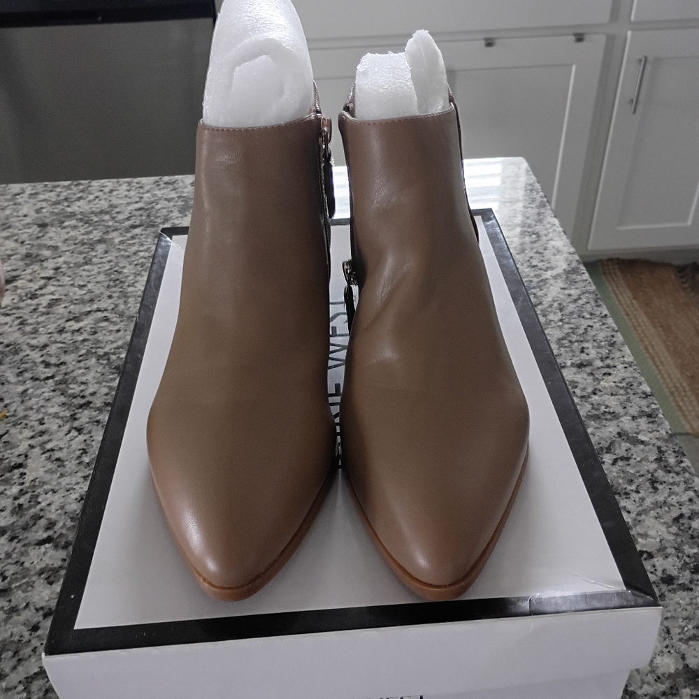 Tan Nine West Leather/Snake print Pointed toe Ankle Boots size 7,